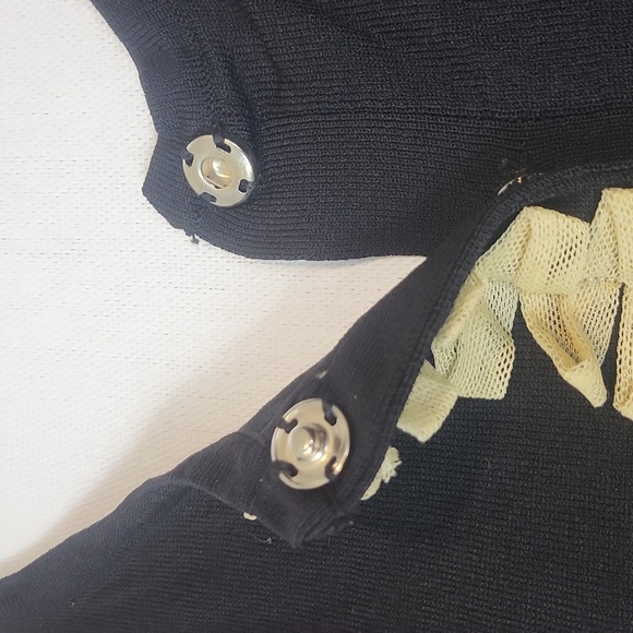 ONE7SIX Black Netted Ruffle Front 3/4 Sleeve Snap Closure Cardigan - Picture 3 of 12